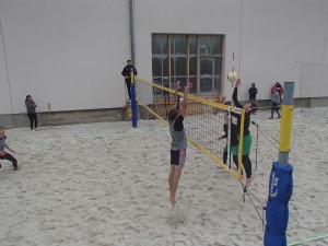 Kadeti válejí v beachvolejbalu